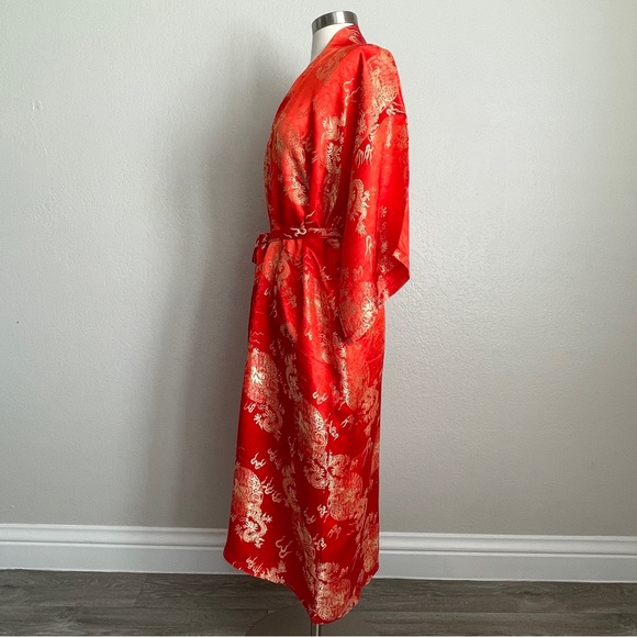 Size: M Red Dragon Robe Size MTraditional Chinese StyleIn excellent Pre-own
